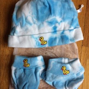 NEW Blue Tie Dye Cap & Booties Baby Gift Set